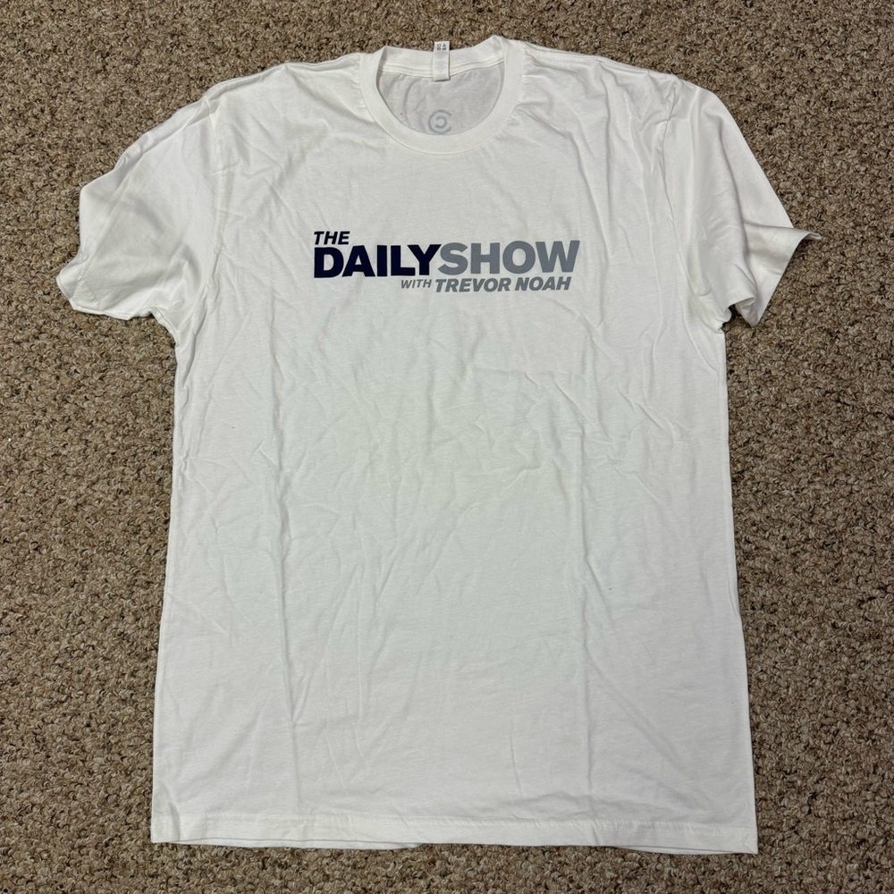 The Daily Show with Trevor Noah T Shirt Comedy Central Jon Stewart sz XL merch